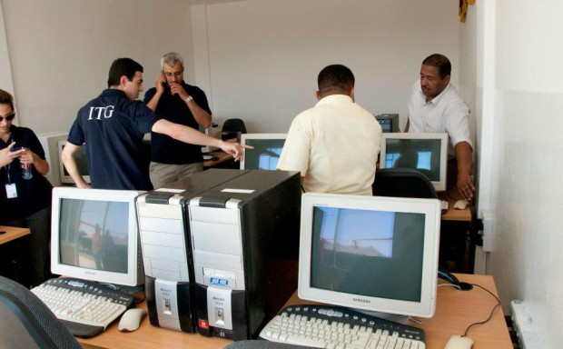598936_427882473918613_1230243763_n